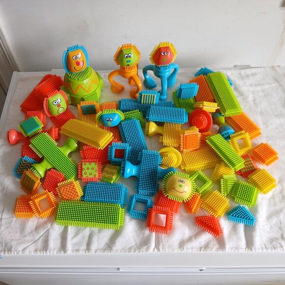 Vintage Bristle Interlocking Blocks & Shapes  67 pieces - Picture 1 of 8